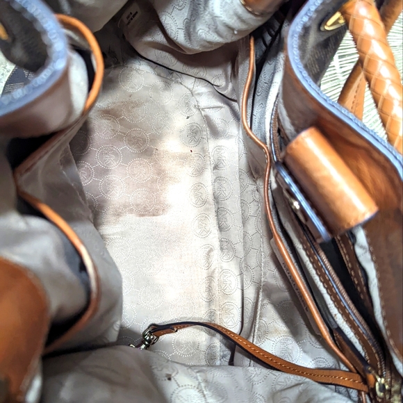 Michael Kors Authentic monogram satchel bag with FREE wallet included - Picture 3 of 4